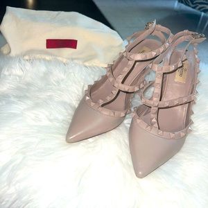 Authentic Valentino Garavani
Rockstud leather
Blush/Beige color caged pumps